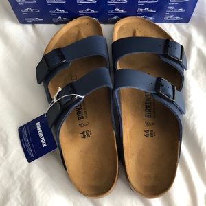 Navy Birkenstock “Arizona’s” with black buckles
